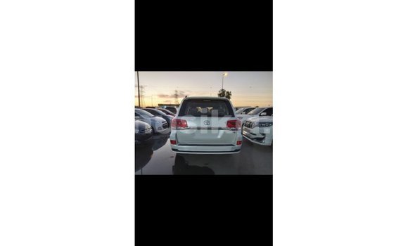 Tenga Imported Toyota Land Cruiser Chena Mota in Import - Dubai in Harare Tenga Imported Toyota Land Cruiser Chena Mota in Import - Dubai in Harare