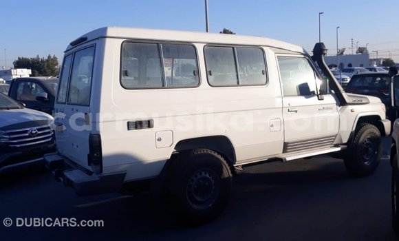 Tenga Imported Toyota Land Cruiser Chena Mota in Import - Dubai in Harare Tenga Imported Toyota Land Cruiser Chena Mota in Import - Dubai in Harare