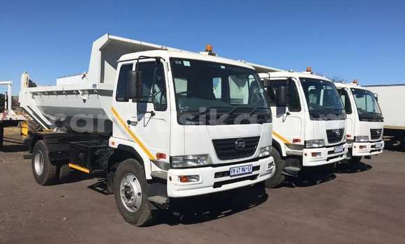Acheter Occasion Utilitaire Nissan UD Blanc à Beitbridge, Matabeleland South Acheter Occasion Utilitaire Nissan UD Blanc à Beitbridge, Matabeleland South