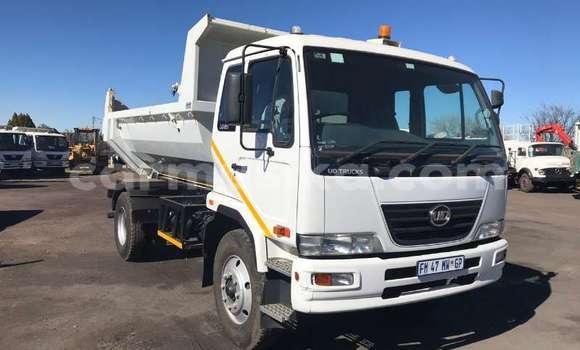 Acheter Occasion Utilitaire Nissan UD Blanc à Beitbridge, Matabeleland South Acheter Occasion Utilitaire Nissan UD Blanc à Beitbridge, Matabeleland South