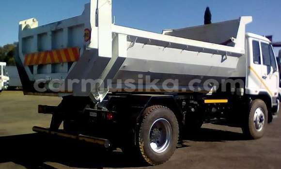 Acheter Occasion Utilitaire Nissan UD Blanc à Beitbridge, Matabeleland South Acheter Occasion Utilitaire Nissan UD Blanc à Beitbridge, Matabeleland South