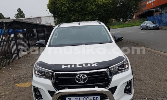 Tenga Tsaru Toyota Hilux Chena Mota in Beitbridge in Matabeleland South Tenga Tsaru Toyota Hilux Chena Mota in Beitbridge in Matabeleland South