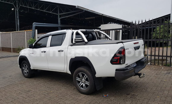 Tenga Tsaru Toyota Hilux Chena Mota in Beitbridge in Matabeleland South Tenga Tsaru Toyota Hilux Chena Mota in Beitbridge in Matabeleland South