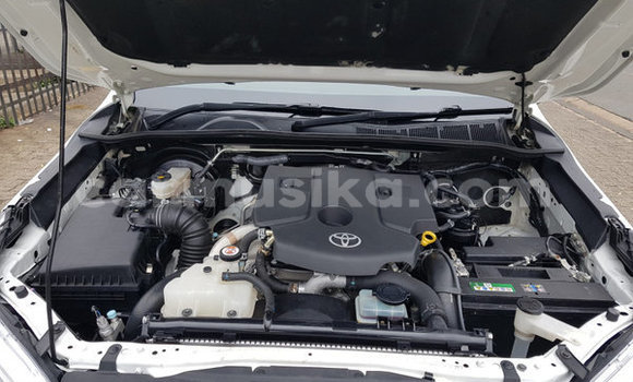 Tenga Tsaru Toyota Hilux Chena Mota in Beitbridge in Matabeleland South Tenga Tsaru Toyota Hilux Chena Mota in Beitbridge in Matabeleland South