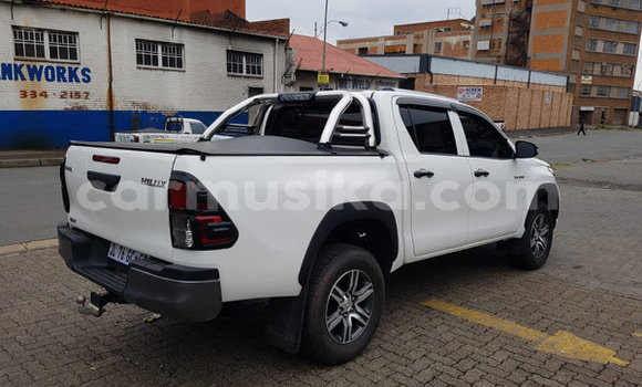 Tenga Tsaru Toyota Hilux Chena Mota in Beitbridge in Matabeleland South Tenga Tsaru Toyota Hilux Chena Mota in Beitbridge in Matabeleland South