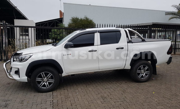 Tenga Tsaru Toyota Hilux Chena Mota in Beitbridge in Matabeleland South Tenga Tsaru Toyota Hilux Chena Mota in Beitbridge in Matabeleland South
