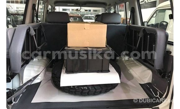 Acheter Import Voiture Toyota Land Cruiser Blanc à Import - Dubai, Harare Acheter Import Voiture Toyota Land Cruiser Blanc à Import - Dubai, Harare