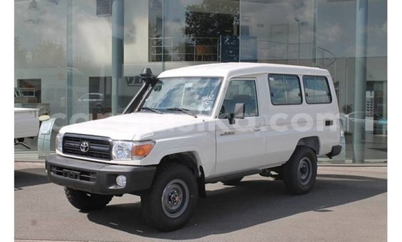 Acheter Import Voiture Toyota Land Cruiser Blanc à Import - Dubai, Harare Acheter Import Voiture Toyota Land Cruiser Blanc à Import - Dubai, Harare