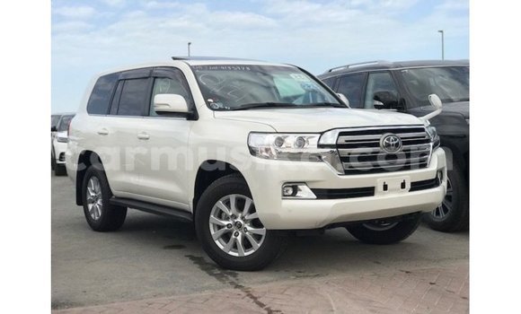 Acheter Import Voiture Toyota Land Cruiser Blanc à Import - Dubai, Harare Acheter Import Voiture Toyota Land Cruiser Blanc à Import - Dubai, Harare
