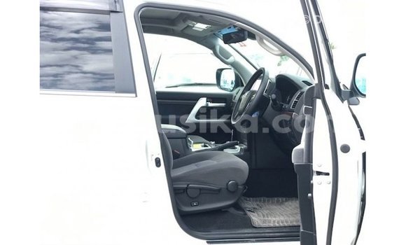 Acheter Import Voiture Toyota Land Cruiser Blanc à Import - Dubai, Harare Acheter Import Voiture Toyota Land Cruiser Blanc à Import - Dubai, Harare