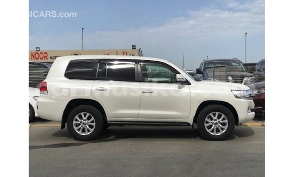 Acheter Import Voiture Toyota Land Cruiser Blanc à Import - Dubai, Harare Acheter Import Voiture Toyota Land Cruiser Blanc à Import - Dubai, Harare