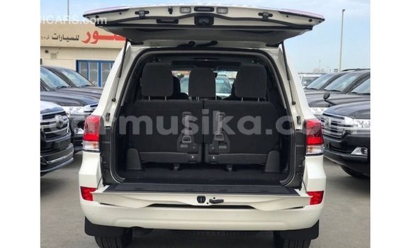 Acheter Import Voiture Toyota Land Cruiser Blanc à Import - Dubai, Harare Acheter Import Voiture Toyota Land Cruiser Blanc à Import - Dubai, Harare