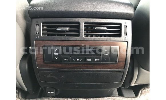 Acheter Import Voiture Toyota Land Cruiser Blanc à Import - Dubai, Harare Acheter Import Voiture Toyota Land Cruiser Blanc à Import - Dubai, Harare