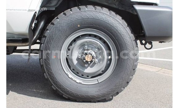 Tenga Imported Toyota Land Cruiser Chena Mota in Import - Dubai in Harare Tenga Imported Toyota Land Cruiser Chena Mota in Import - Dubai in Harare