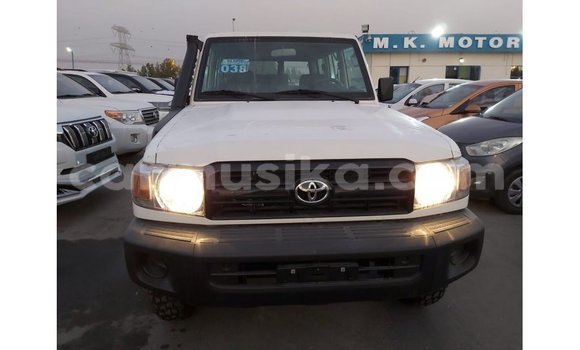 Acheter Import Voiture Toyota Land Cruiser Blanc à Import - Dubai, Harare Acheter Import Voiture Toyota Land Cruiser Blanc à Import - Dubai, Harare