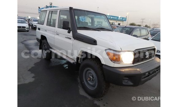 Acheter Import Voiture Toyota Land Cruiser Blanc à Import - Dubai, Harare Acheter Import Voiture Toyota Land Cruiser Blanc à Import - Dubai, Harare