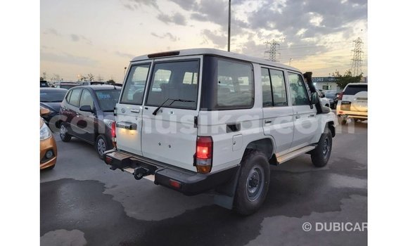 Acheter Import Voiture Toyota Land Cruiser Blanc à Import - Dubai, Harare Acheter Import Voiture Toyota Land Cruiser Blanc à Import - Dubai, Harare
