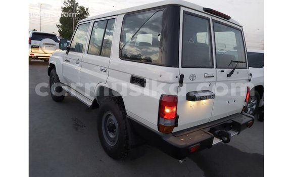 Acheter Import Voiture Toyota Land Cruiser Blanc à Import - Dubai, Harare Acheter Import Voiture Toyota Land Cruiser Blanc à Import - Dubai, Harare