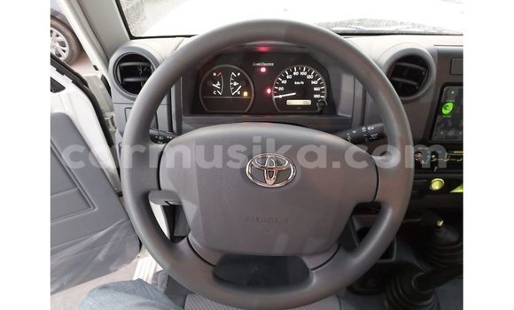 Acheter Import Voiture Toyota Land Cruiser Blanc à Import - Dubai, Harare Acheter Import Voiture Toyota Land Cruiser Blanc à Import - Dubai, Harare
