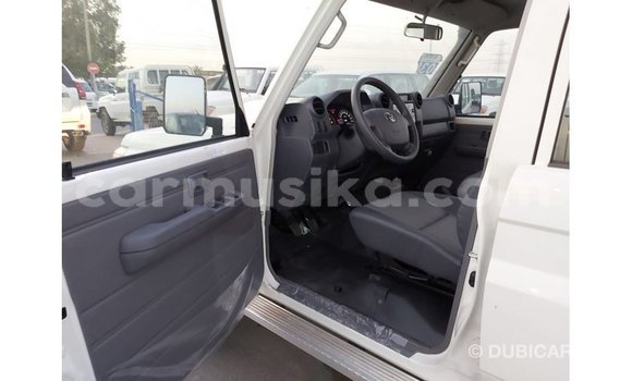 Acheter Import Voiture Toyota Land Cruiser Blanc à Import - Dubai, Harare Acheter Import Voiture Toyota Land Cruiser Blanc à Import - Dubai, Harare