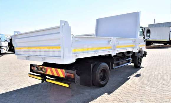 Nunua Ilio tumika Nissan UD Nyeupe Lori ndani ya Beitbridge nchini Matabeleland Kusini Nunua Ilio tumika Nissan UD Nyeupe Lori ndani ya Beitbridge nchini Matabeleland Kusini