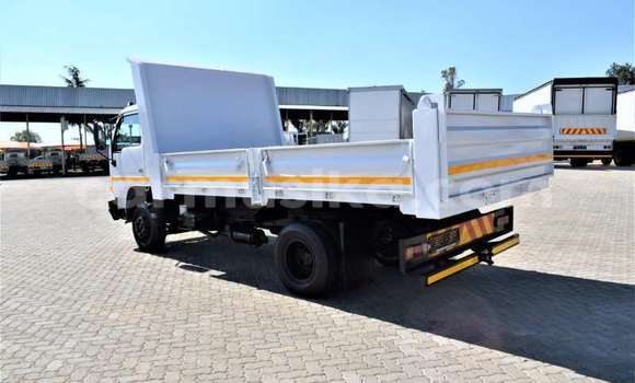 Nunua Ilio tumika Nissan UD Nyeupe Lori ndani ya Beitbridge nchini Matabeleland Kusini Nunua Ilio tumika Nissan UD Nyeupe Lori ndani ya Beitbridge nchini Matabeleland Kusini