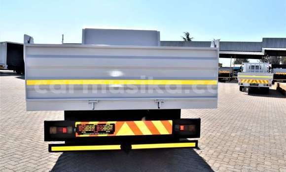 Nunua Ilio tumika Nissan UD Nyeupe Lori ndani ya Beitbridge nchini Matabeleland Kusini Nunua Ilio tumika Nissan UD Nyeupe Lori ndani ya Beitbridge nchini Matabeleland Kusini