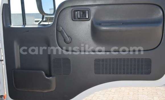 Nunua Ilio tumika Nissan UD Nyeupe Lori ndani ya Beitbridge nchini Matabeleland Kusini Nunua Ilio tumika Nissan UD Nyeupe Lori ndani ya Beitbridge nchini Matabeleland Kusini