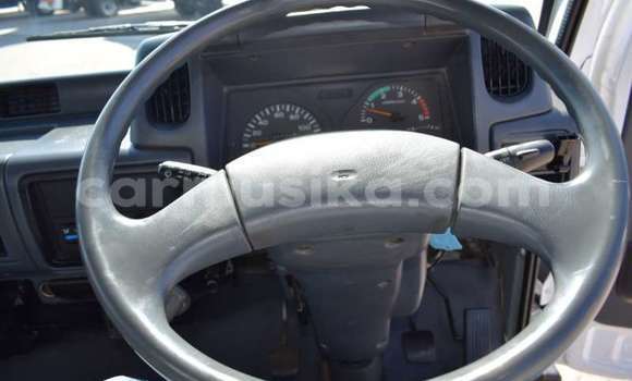 Nunua Ilio tumika Nissan UD Nyeupe Lori ndani ya Beitbridge nchini Matabeleland Kusini Nunua Ilio tumika Nissan UD Nyeupe Lori ndani ya Beitbridge nchini Matabeleland Kusini