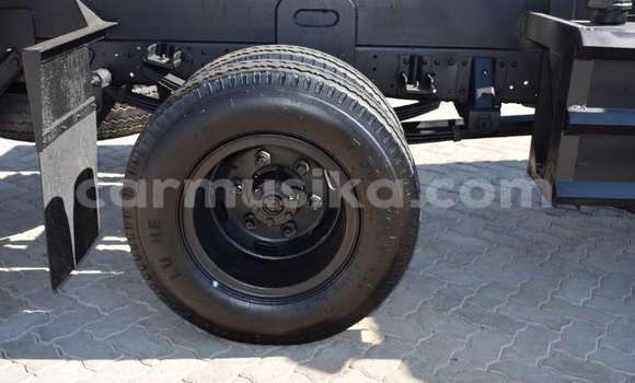 Nunua Ilio tumika Nissan UD Nyeupe Lori ndani ya Beitbridge nchini Matabeleland Kusini Nunua Ilio tumika Nissan UD Nyeupe Lori ndani ya Beitbridge nchini Matabeleland Kusini