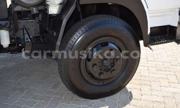 Nunua Ilio tumika Nissan UD Nyeupe Lori ndani ya Beitbridge nchini Matabeleland Kusini Nunua Ilio tumika Nissan UD Nyeupe Lori ndani ya Beitbridge nchini Matabeleland Kusini