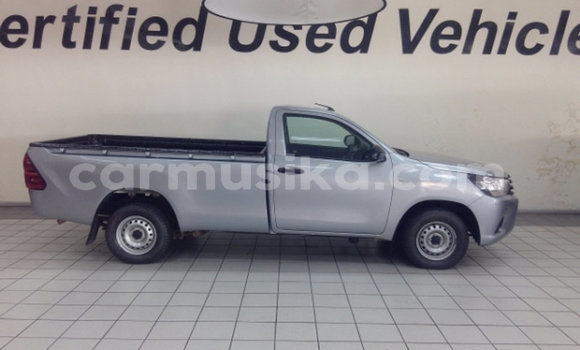 Tenga Tsaru Toyota Hilux Beige Mota in Beitbridge in Matabeleland South Tenga Tsaru Toyota Hilux Beige Mota in Beitbridge in Matabeleland South