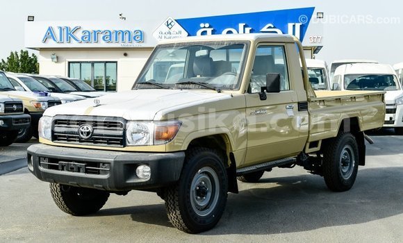 Tenga Imported Toyota Land Cruiser Beige Mota in Import - Dubai in Harare Tenga Imported Toyota Land Cruiser Beige Mota in Import - Dubai in Harare