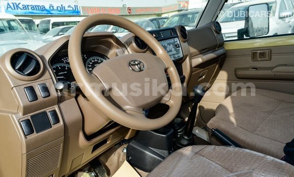 Tenga Imported Toyota Land Cruiser Beige Mota in Import - Dubai in Harare Tenga Imported Toyota Land Cruiser Beige Mota in Import - Dubai in Harare