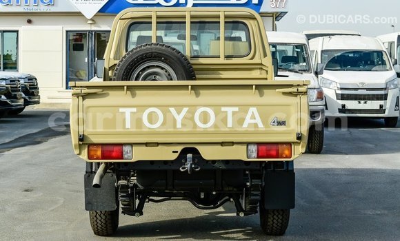 Tenga Imported Toyota Land Cruiser Beige Mota in Import - Dubai in Harare Tenga Imported Toyota Land Cruiser Beige Mota in Import - Dubai in Harare