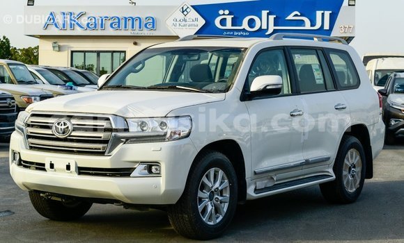 Acheter Import Voiture Toyota Land Cruiser Blanc à Import - Dubai, Harare Acheter Import Voiture Toyota Land Cruiser Blanc à Import - Dubai, Harare