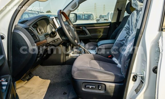 Acheter Import Voiture Toyota Land Cruiser Blanc à Import - Dubai, Harare Acheter Import Voiture Toyota Land Cruiser Blanc à Import - Dubai, Harare