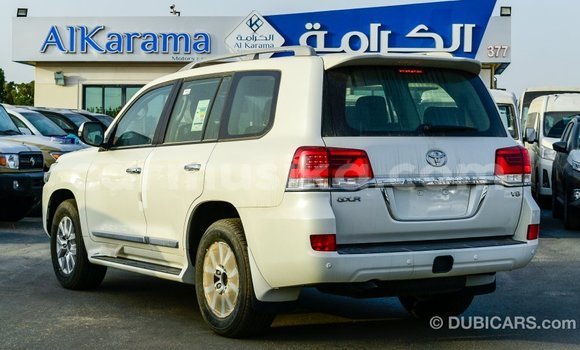 Acheter Import Voiture Toyota Land Cruiser Blanc à Import - Dubai, Harare Acheter Import Voiture Toyota Land Cruiser Blanc à Import - Dubai, Harare