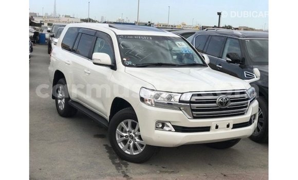 Nunua Imported Toyota Land Cruiser Nyeupe Gari ndani ya Import - Dubai nchini Harare Nunua Imported Toyota Land Cruiser Nyeupe Gari ndani ya Import - Dubai nchini Harare