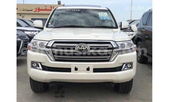 Nunua Imported Toyota Land Cruiser Nyeupe Gari ndani ya Import - Dubai nchini Harare Nunua Imported Toyota Land Cruiser Nyeupe Gari ndani ya Import - Dubai nchini Harare