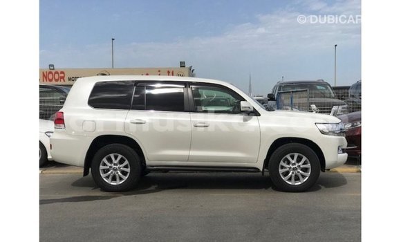 Nunua Imported Toyota Land Cruiser Nyeupe Gari ndani ya Import - Dubai nchini Harare Nunua Imported Toyota Land Cruiser Nyeupe Gari ndani ya Import - Dubai nchini Harare