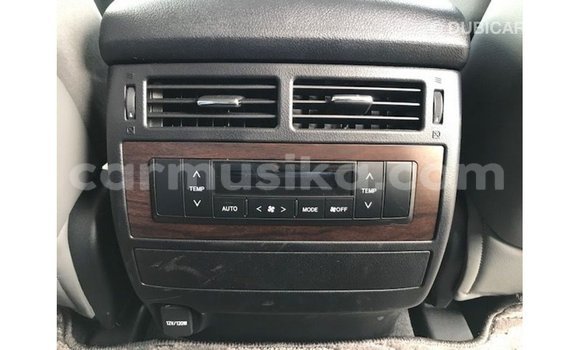 Nunua Imported Toyota Land Cruiser Nyeupe Gari ndani ya Import - Dubai nchini Harare Nunua Imported Toyota Land Cruiser Nyeupe Gari ndani ya Import - Dubai nchini Harare