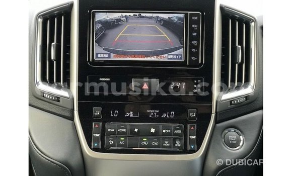 Nunua Imported Toyota Land Cruiser Nyeupe Gari ndani ya Import - Dubai nchini Harare Nunua Imported Toyota Land Cruiser Nyeupe Gari ndani ya Import - Dubai nchini Harare