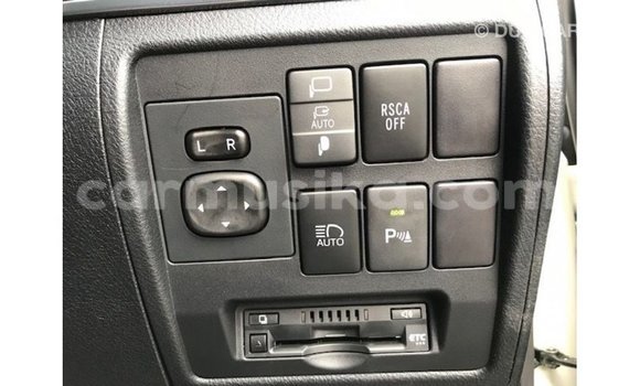 Nunua Imported Toyota Land Cruiser Nyeupe Gari ndani ya Import - Dubai nchini Harare Nunua Imported Toyota Land Cruiser Nyeupe Gari ndani ya Import - Dubai nchini Harare