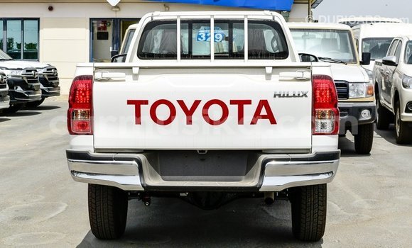 Tenga Imported Toyota Hilux Chena Mota in Import - Dubai in Harare Tenga Imported Toyota Hilux Chena Mota in Import - Dubai in Harare