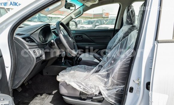 Buy Import Mitsubishi L200 White Car in Import - Dubai in Harare Buy Import Mitsubishi L200 White Car in Import - Dubai in Harare