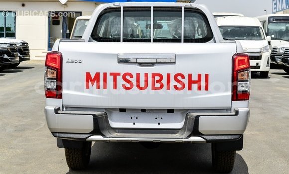 Buy Import Mitsubishi L200 White Car in Import - Dubai in Harare Buy Import Mitsubishi L200 White Car in Import - Dubai in Harare
