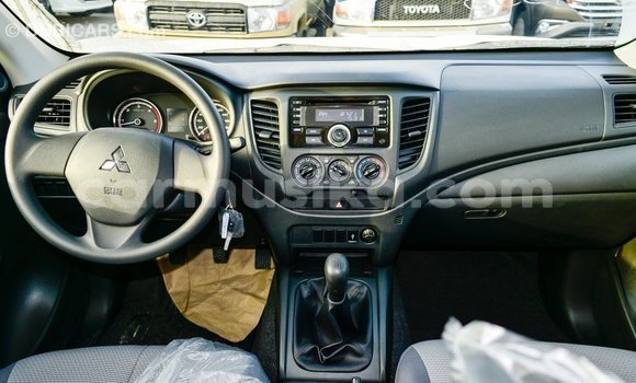 Acheter Import Voiture Mitsubishi L200 Blanc à Import - Dubai, Harare Acheter Import Voiture Mitsubishi L200 Blanc à Import - Dubai, Harare