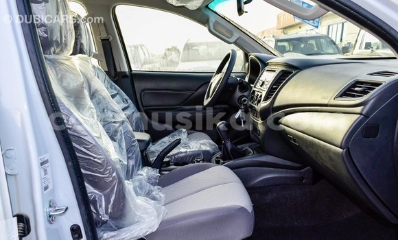 Acheter Import Voiture Mitsubishi L200 Blanc à Import - Dubai, Harare Acheter Import Voiture Mitsubishi L200 Blanc à Import - Dubai, Harare