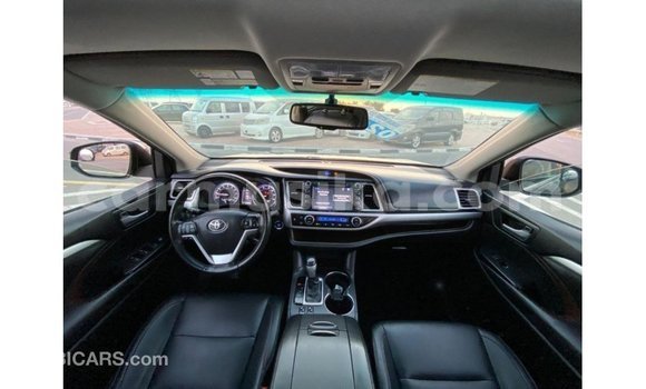 Tenga Imported Toyota Highlander Nhema Mota in Import - Dubai in Harare Tenga Imported Toyota Highlander Nhema Mota in Import - Dubai in Harare